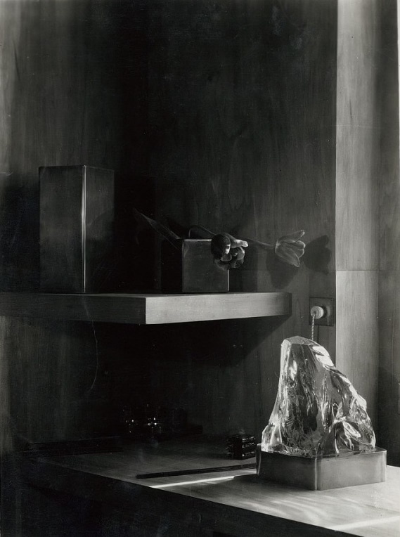 Boutique interior late 1920s. Black- and white photo. Crystal lamp on desk.